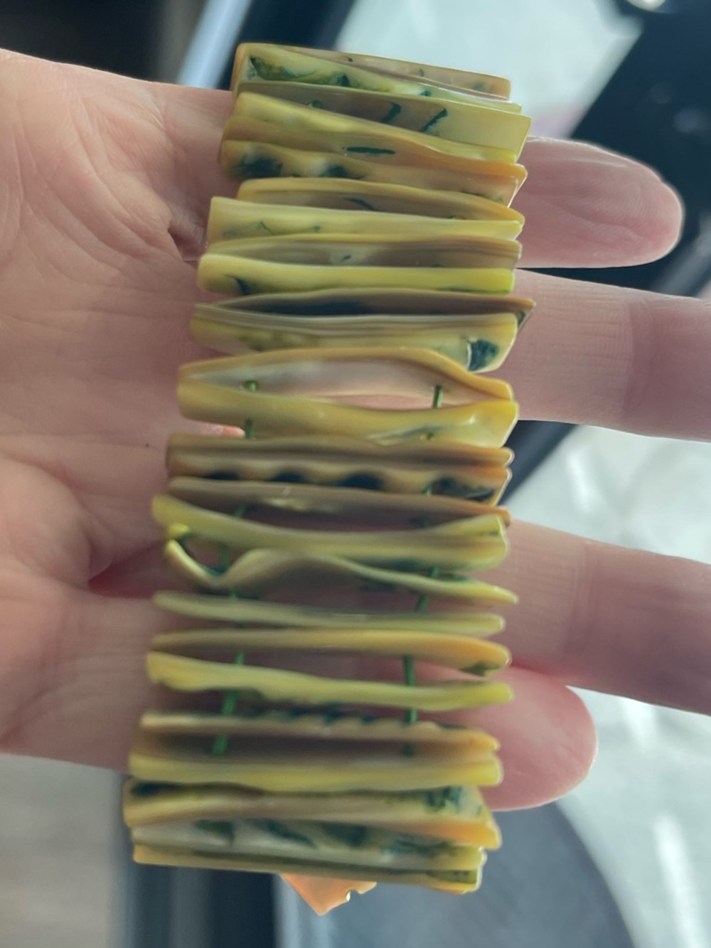 Set of 5 Bracelets and one pair of dangly shell Earrings.  Green/Yellow tones - Picture 12 of 14